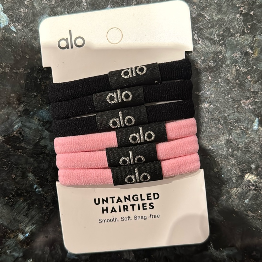 ALO YOGA  6 scrunchies pink and black